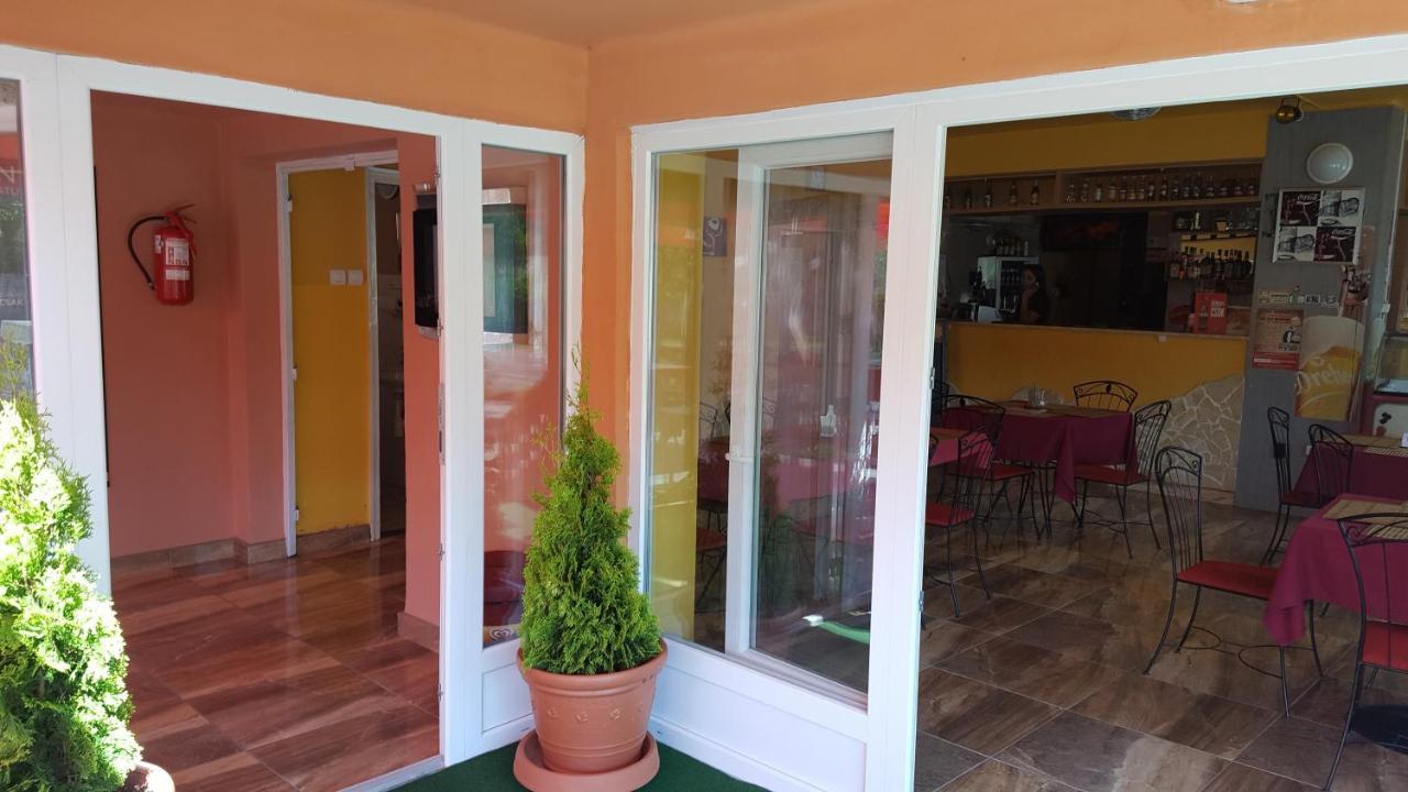 Hotel Havanna Apartmanház Putnok Exterior foto